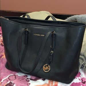 MICHAEL KORS JET SET TOTE